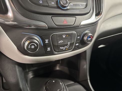 Used 2020 Chevrolet Equinox LS w/ LS Convenience Package image 24