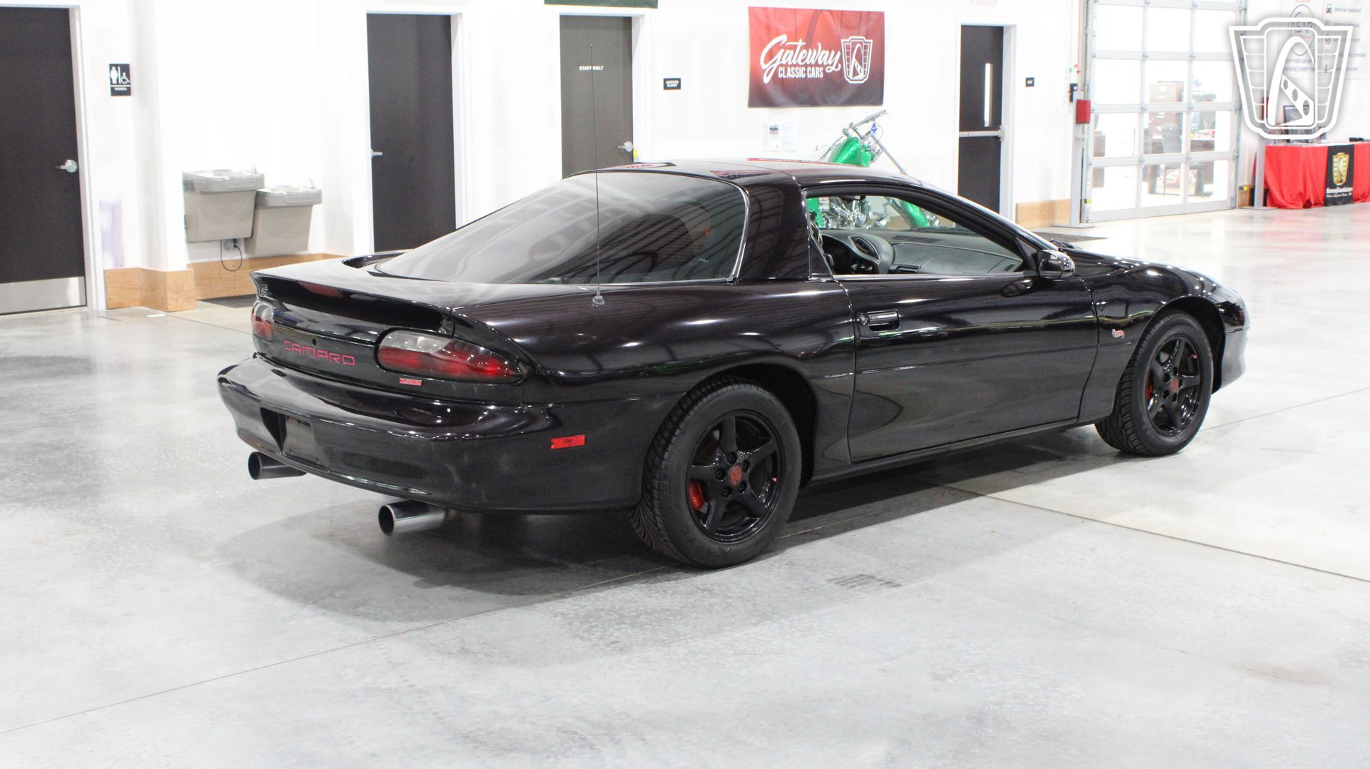 Used 1995 Chevrolet Camaro Z28 RWD image 16