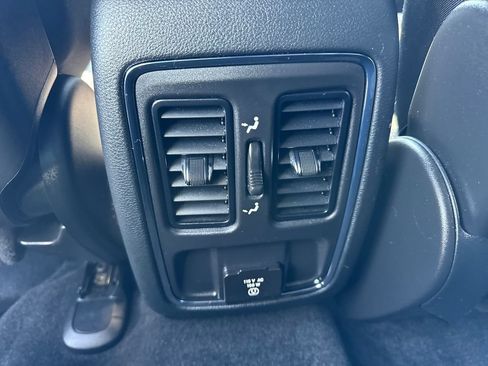 Used 2022 Jeep Grand Cherokee Laredo X AWD/4WD image 16