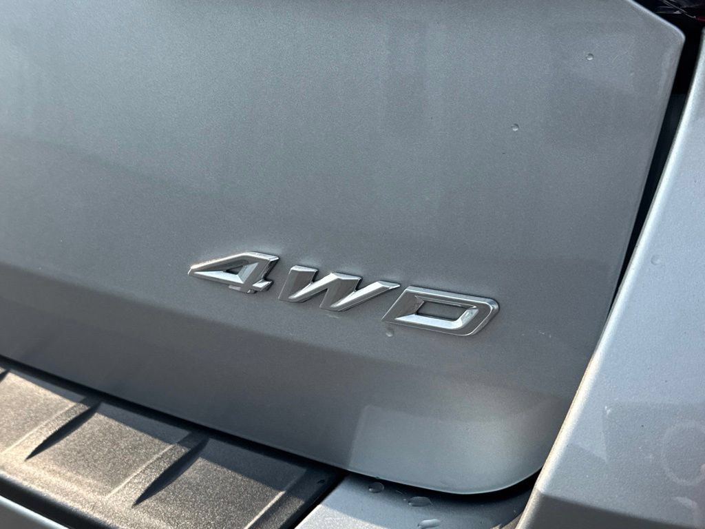 Used 2023 Ford Explorer XLT w/ Equipment Group 202A AWD/4WD image 10