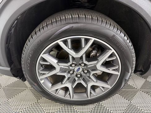 Used 2025 Ford Explorer Platinum w/ Ultimate Package image 11