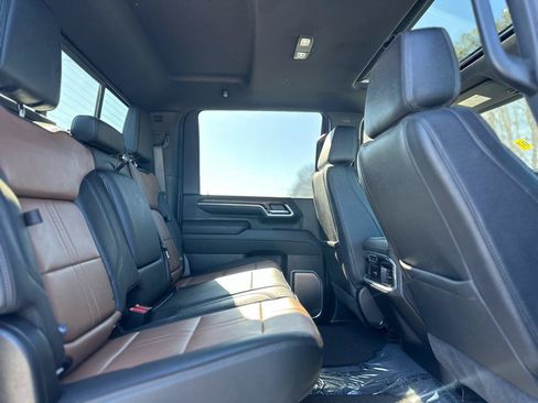 Used 2025 Chevrolet Silverado 2500 High Country w/ Technology Package AWD/4WD image 16