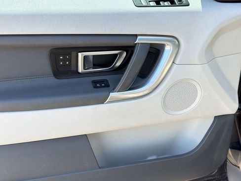 Used 2017 Land Rover Discovery Sport HSE image 13