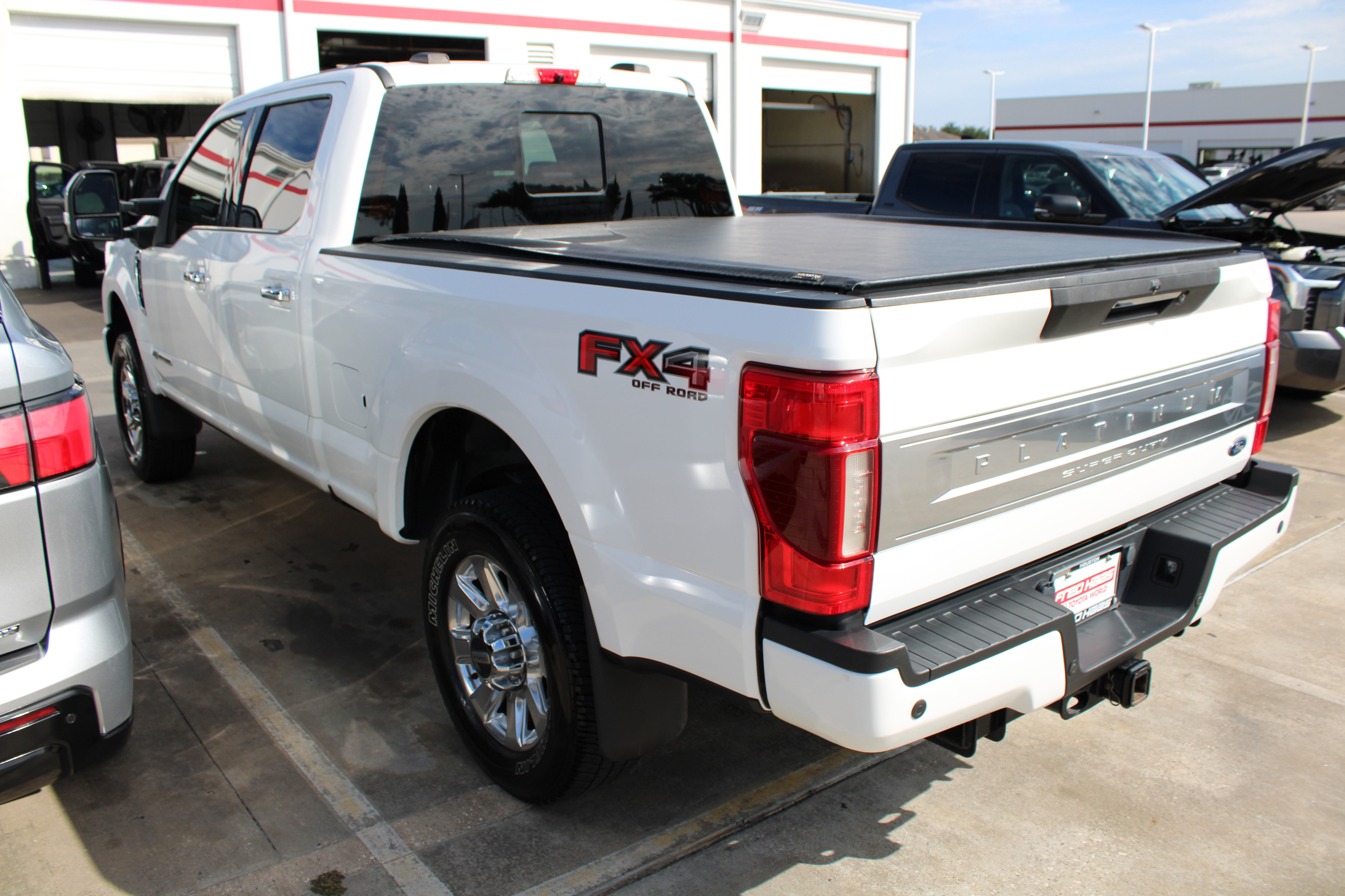 Used 2020 Ford F250 Platinum w/ FX4 Off-Road Package AWD/4WD image 7