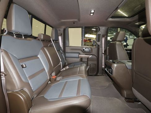 Used 2022 GMC Sierra 3500 Denali AWD/4WD image 17