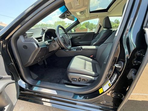Used 2022 Lexus ES 300h w/ Premium Package FWD image 2