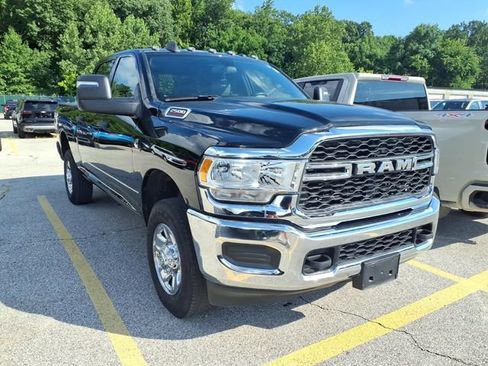 Used 2023 RAM 2500 Tradesman w/ Chrome Appearance Group AWD/4WD image 4