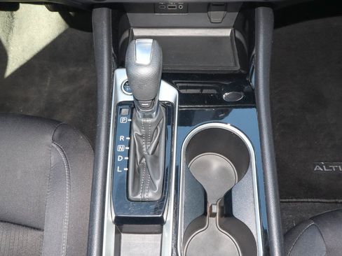 Used 2024 Nissan Altima 2.5 SV FWD image 19
