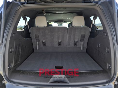 Used 2024 Chevrolet Suburban LT image 8