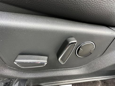 Used 2023 Ford Expedition Limited image 10