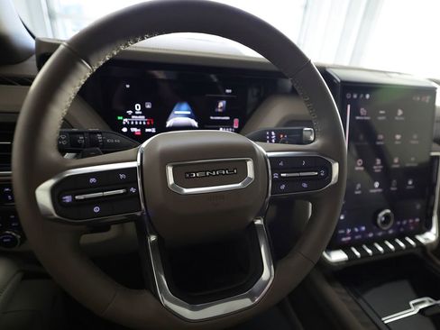 Used 2025 GMC Yukon Denali w/ Sun & Power Step Package AWD/4WD image 22