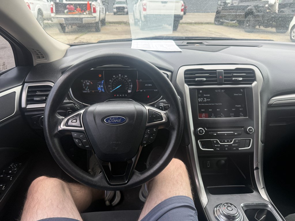 Used 2017 Ford Fusion SE w/ Fusion SE Technology Package FWD image 13