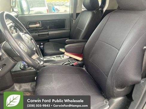 Used 2007 Toyota FJ Cruiser 4WD image 9