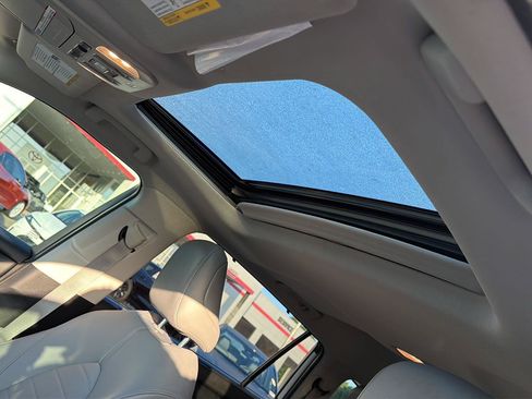 Certified 2021 Toyota Highlander XLE FWD image 33