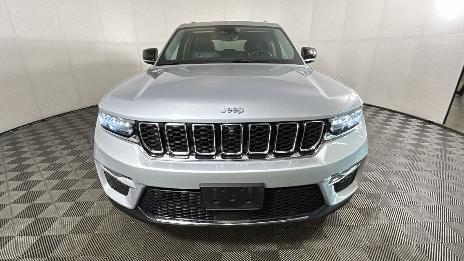 Used 2023 Jeep Grand Cherokee 4WD 4xe w/ Luxury Tech Group II image 9