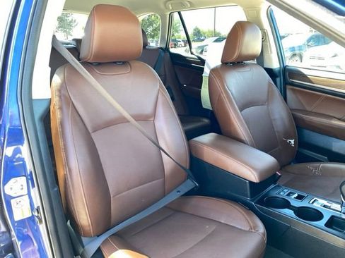 Used 2017 Subaru Outback 3.6R Touring AWD/4WD image 9