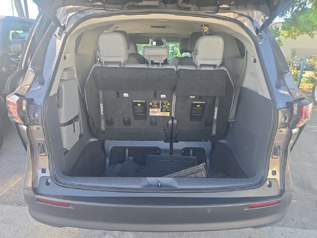 Used 2023 Toyota Sienna XLE FWD image 18