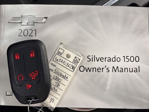 Used 2021 Chevrolet Silverado 1500 LT Trail Boss w/ Convenience Package II AWD/4WD image 32