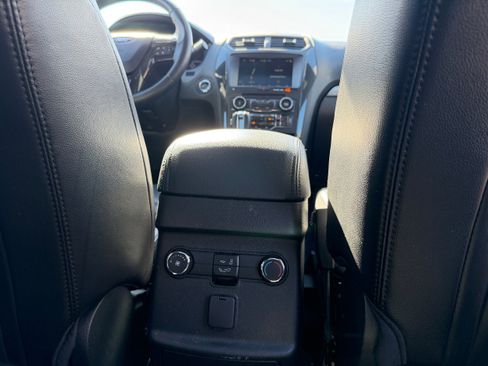 Used 2018 Ford Explorer XLT w/ Equipment Group 202A image 15