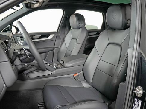 New 2026 Porsche Cayenne image 5