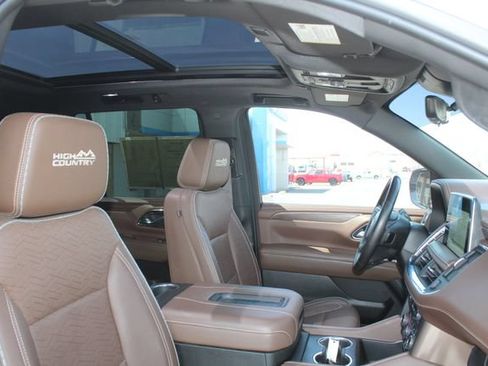 Used 2023 Chevrolet Tahoe High Country AWD/4WD image 17