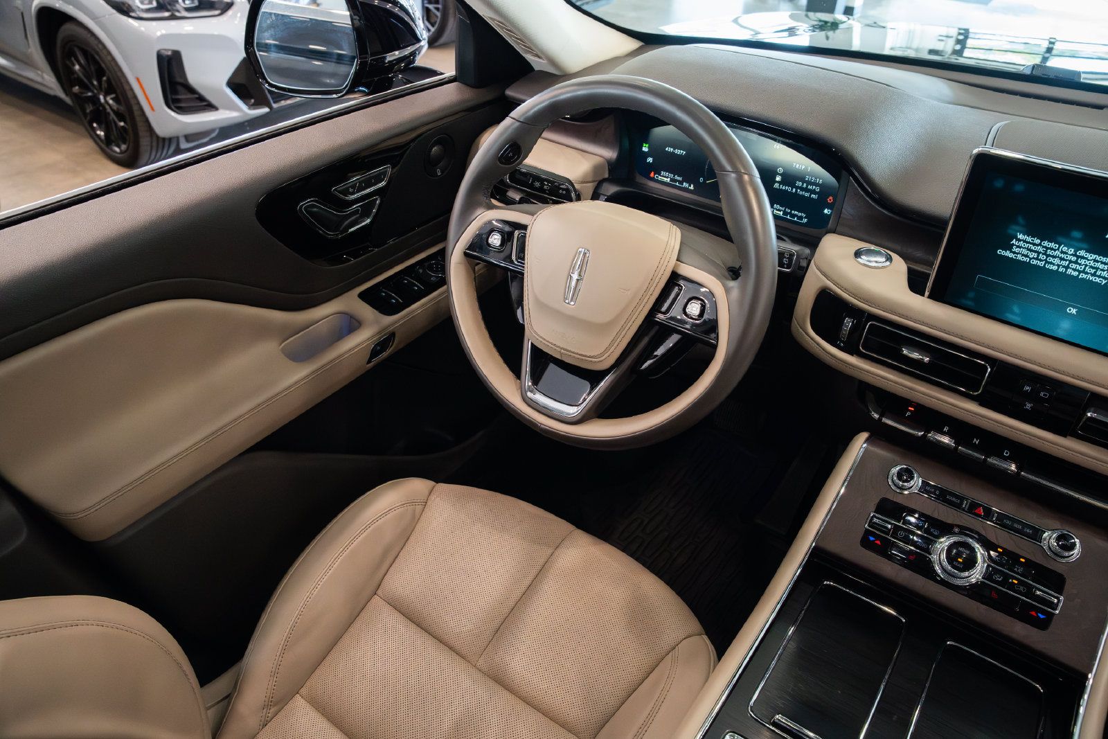 Used 2022 Lincoln Aviator Reserve RWD image 10