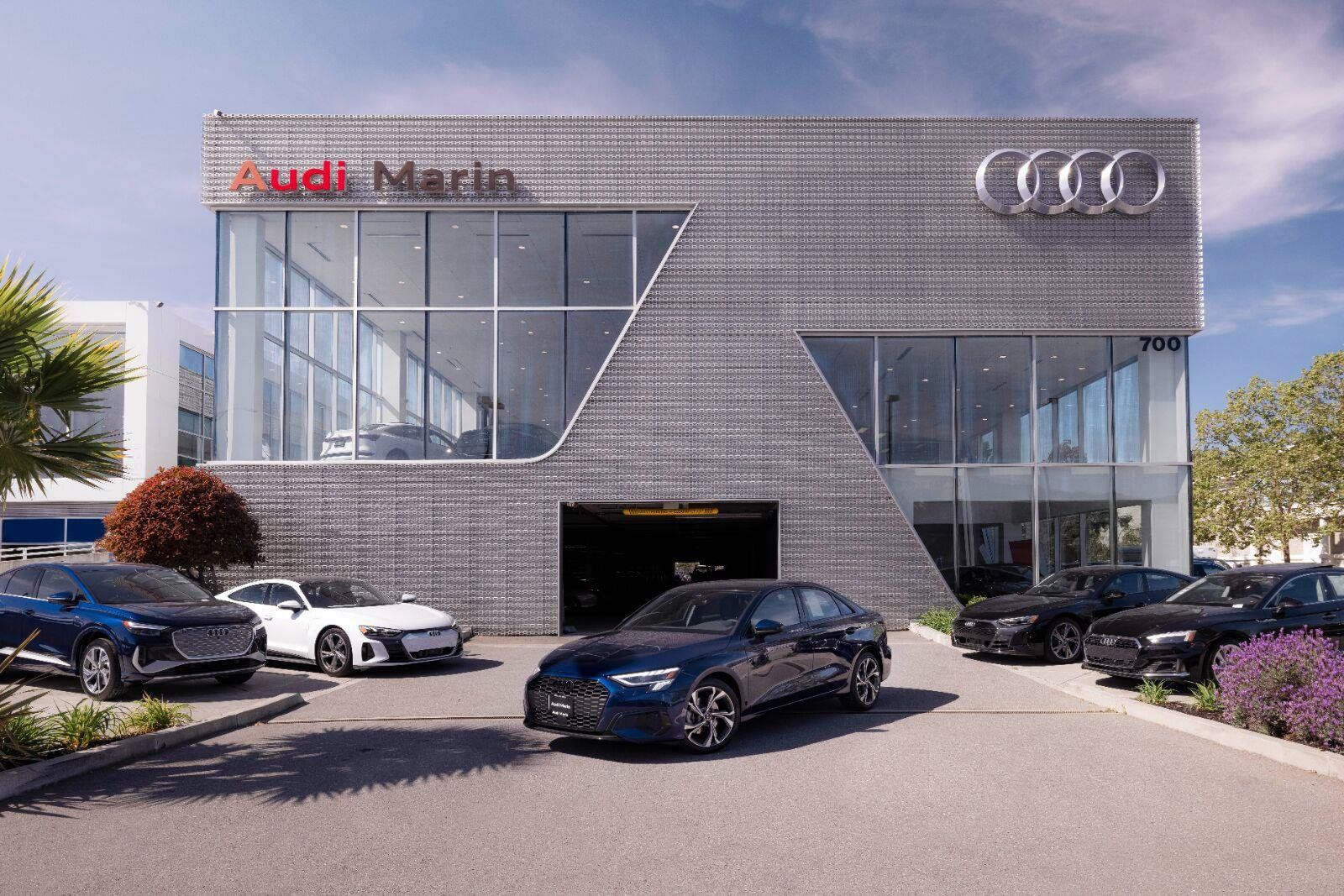 Used 2024 Audi Q8 e-tron Premium Plus AWD/4WD image 16