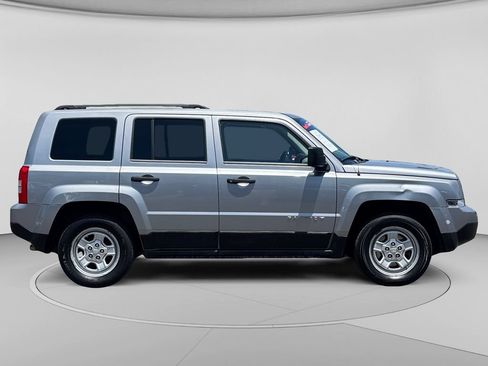 Used 2014 Jeep Patriot Sport FWD image 31