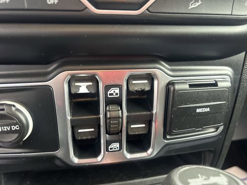 Used 2020 Jeep Wrangler Unlimited Sport AWD/4WD image 13