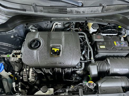 Used 2025 Kia Soul LX w/ LX Technology Package FWD image 31