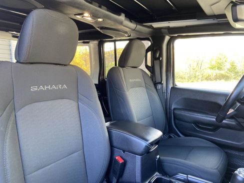 Used 2020 Jeep Wrangler Unlimited Sahara image 37
