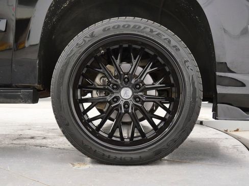 Used 2015 Cadillac Escalade ESV Platinum image 39