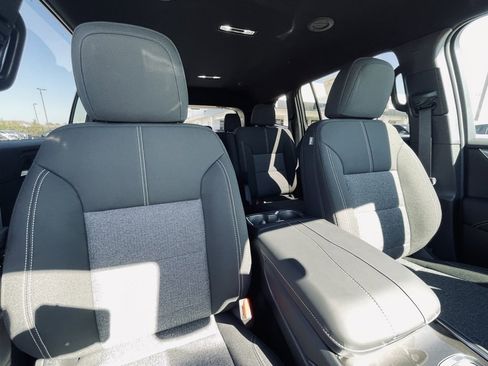 New 2026 GMC Acadia Elevation image 33