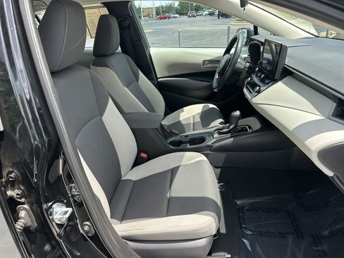 Certified 2025 Toyota Corolla LE FWD image 33