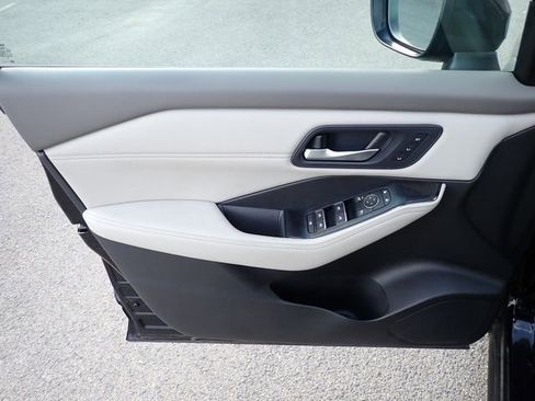 Used 2023 Nissan Rogue SL w/ SL Premium Package image 16