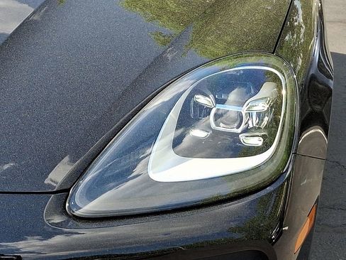 Used 2021 Porsche Cayenne AWD/4WD image 16