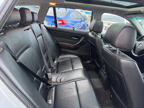 Used 2011 BMW 328i xDrive Wagon image 18