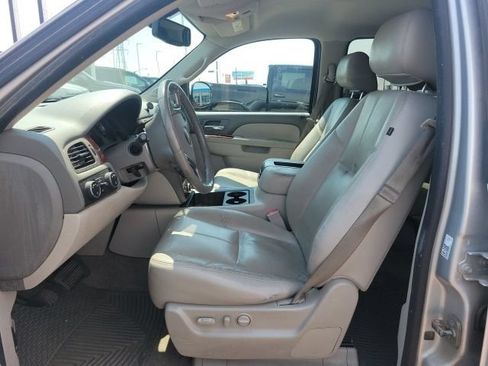 Used 2014 Chevrolet Suburban LT w/ Luxury Package AWD/4WD image 10