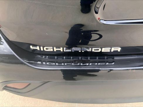 Used 2023 Toyota Highlander Bronze Edition AWD/4WD image 33