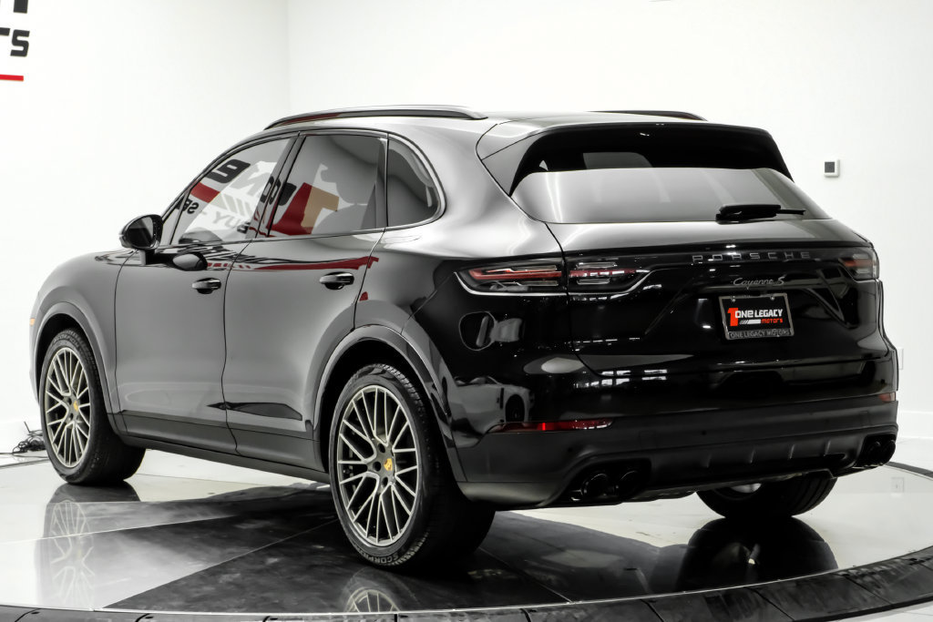 Used 2023 Porsche Cayenne S Platinum w/ Premium Package Plus AWD/4WD image 12