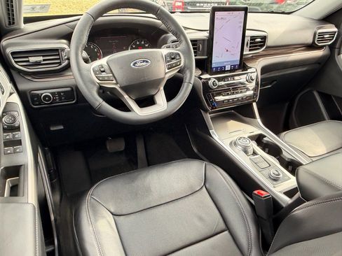 Used 2023 Ford Explorer Limited w/ Limited Technology Package image 10