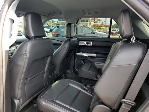 Used 2023 Ford Explorer XLT w/ Equipment Group 202A RWD image 10
