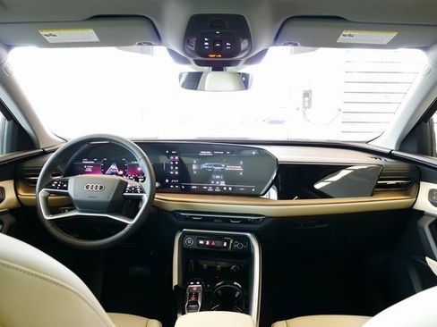 New 2025 Audi Q5 Premium image 18