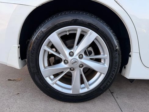 Used 2014 Nissan Altima 2.5 SV image 17