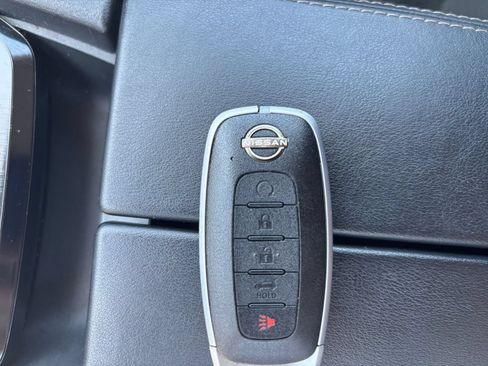 Used 2025 Nissan Rogue SV FWD image 27