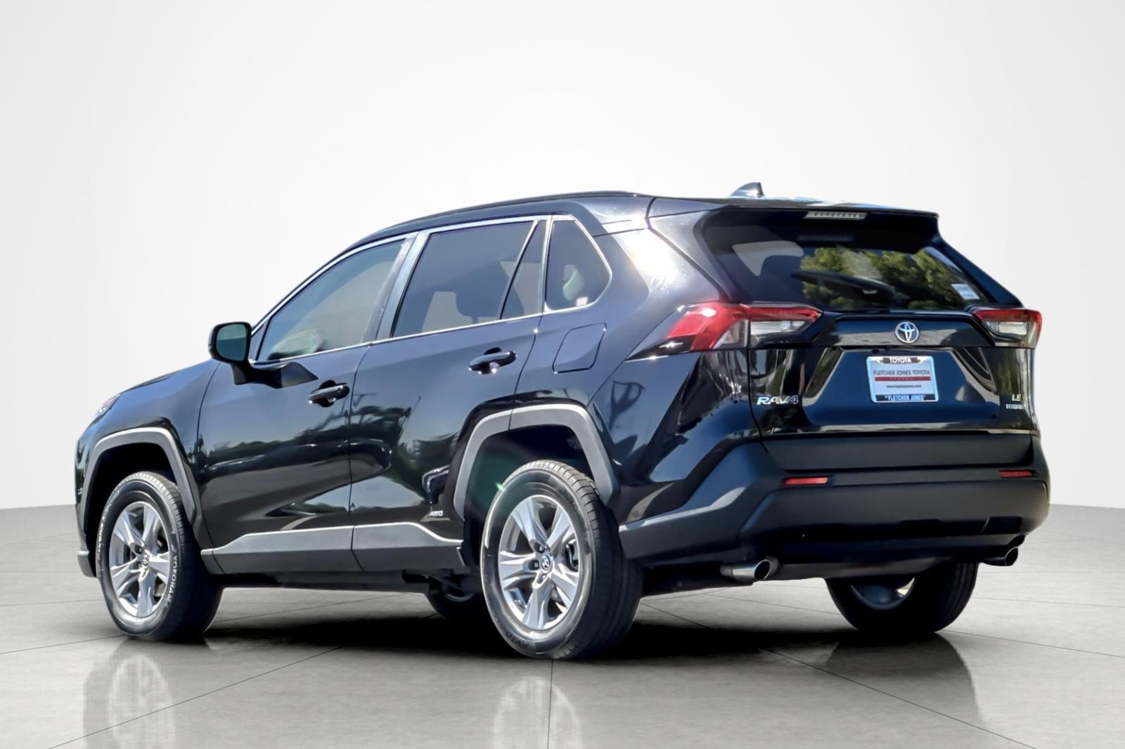 Certified 2022 Toyota RAV4 LE AWD/4WD image 3