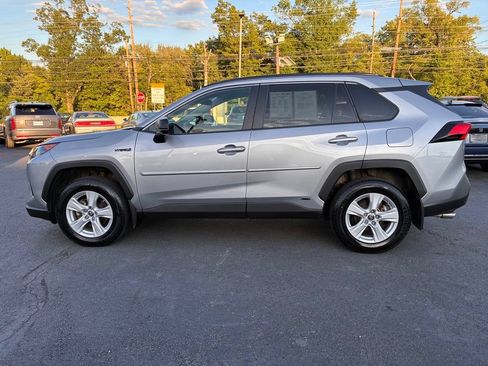 Used 2021 Toyota RAV4 LE AWD/4WD image 4