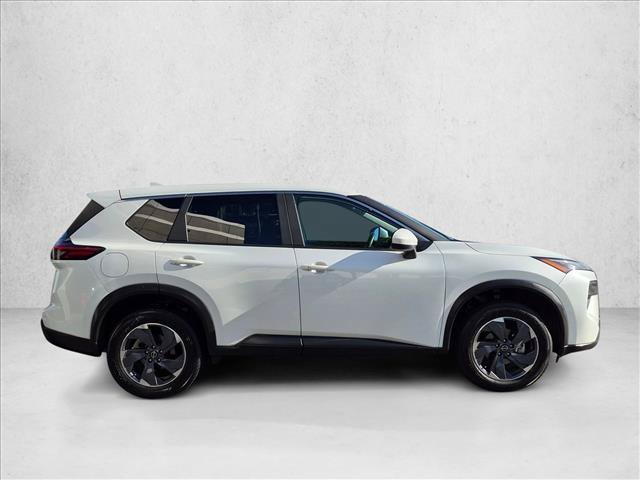 Used 2024 Nissan Rogue SV FWD image 4