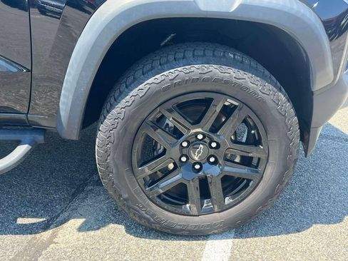 Used 2024 Chevrolet Colorado Trail Boss w/ Technology Package AWD/4WD image 12