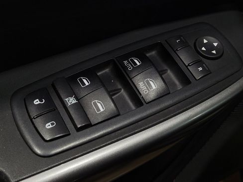 Used 2019 Jeep Cherokee Latitude Plus AWD/4WD image 27